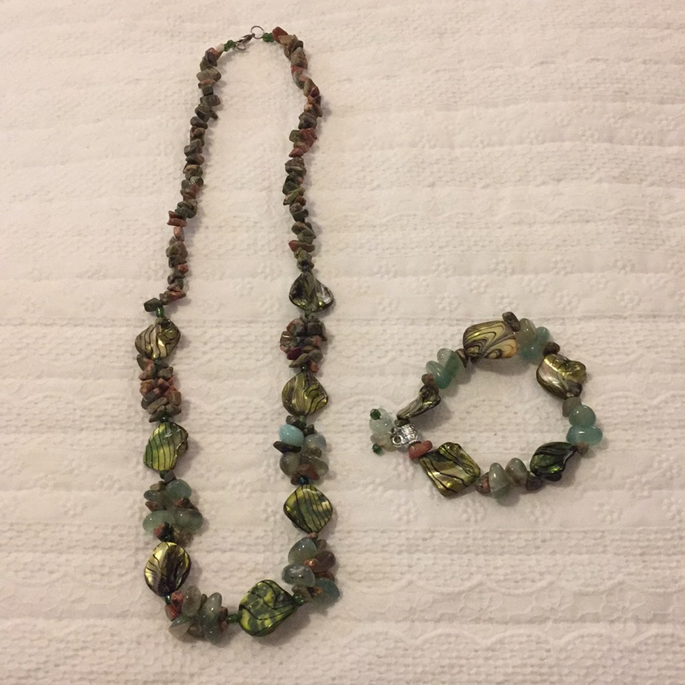Necklace and bracelet set
